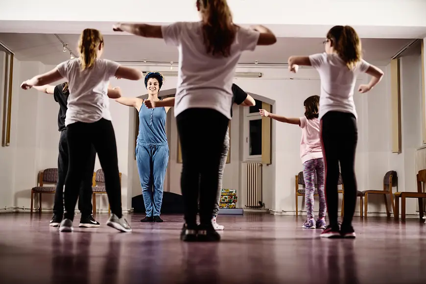 Junge Mädchen beim Tanz