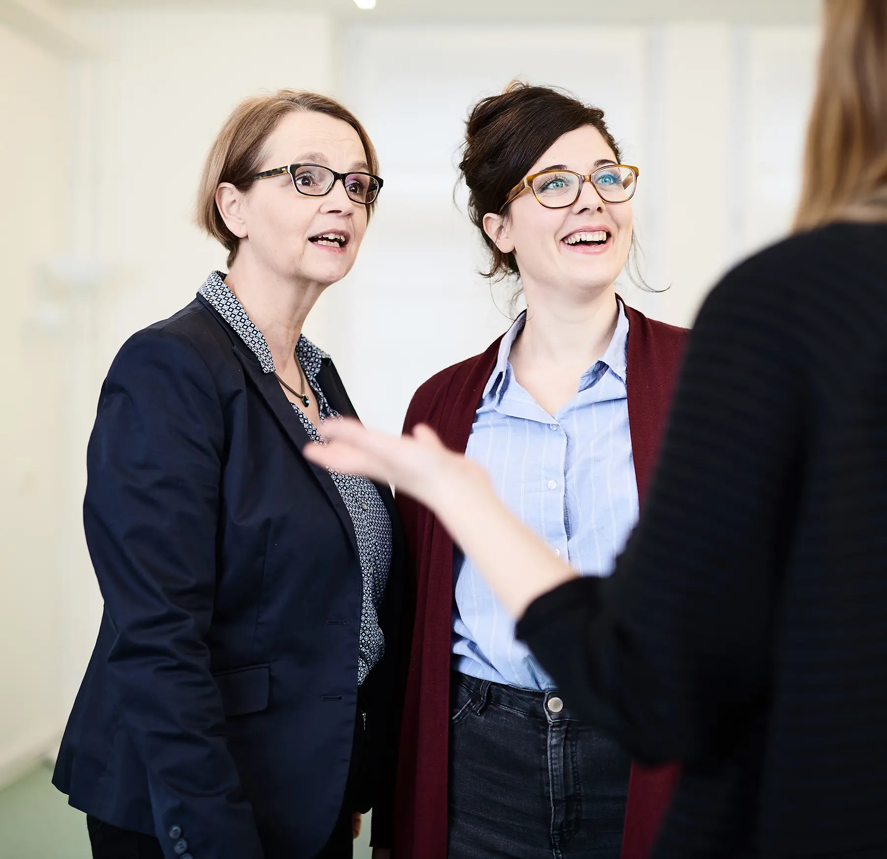 Drei Frauen im Gespräch
