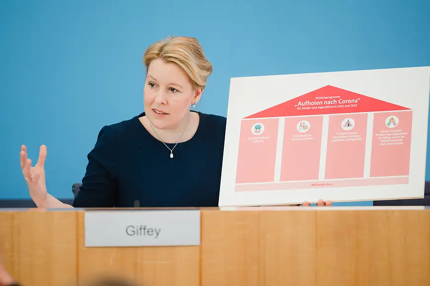 Bundesfamilienministerin Franziska Giffey in der Bundespressekonferenz 