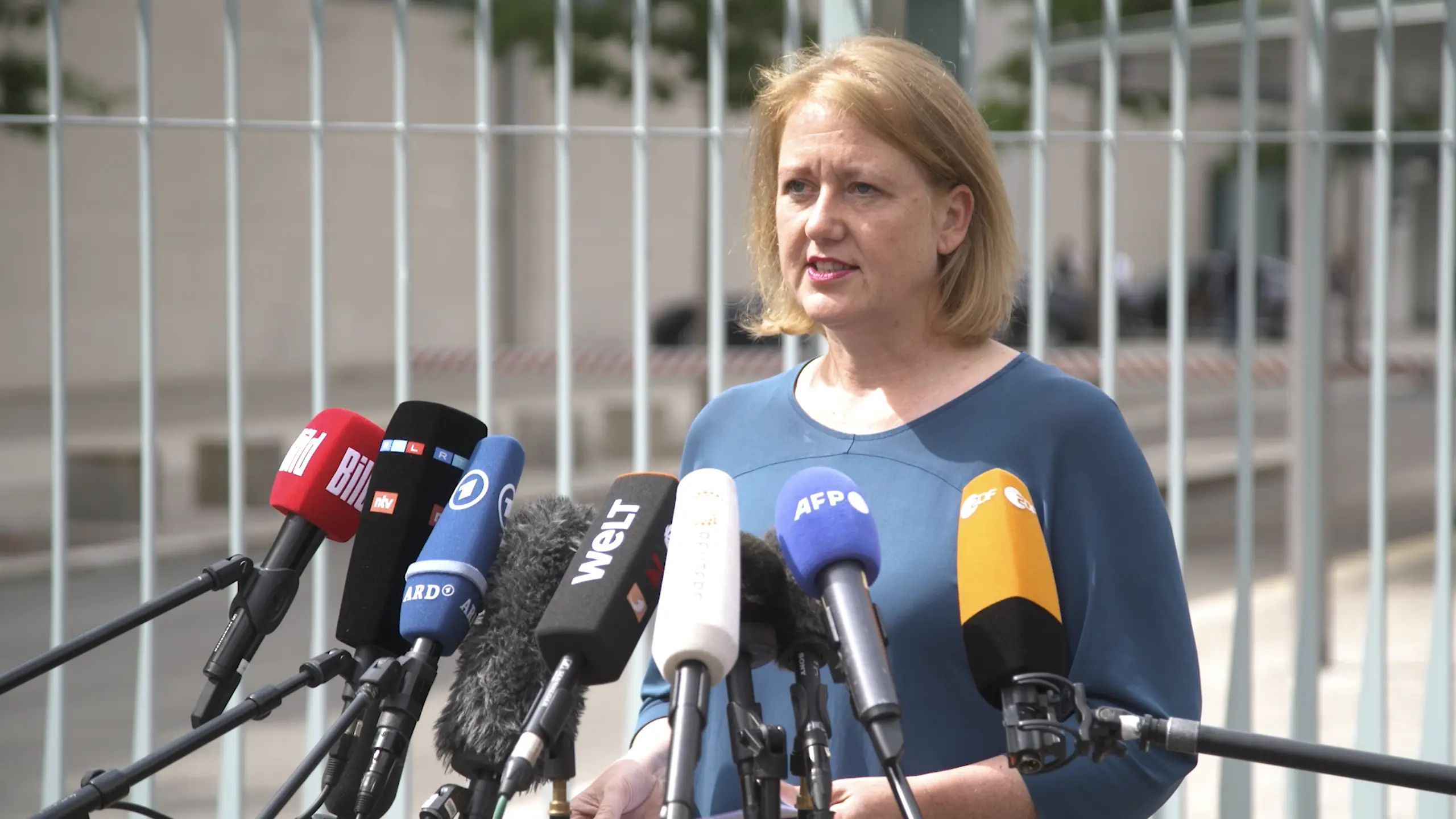 Bundesfamilienministerin Lisa Paus vor der Presse