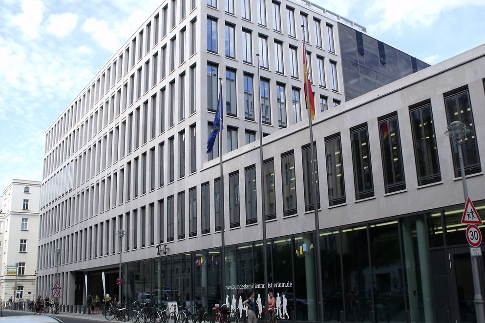 Fassade des neuen Bildungs- und Familienministeriums