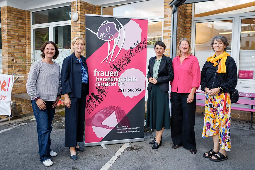 Karin Prien und Josefine Paul bei der frauenberatungsstelle Düsseldorf e.V.