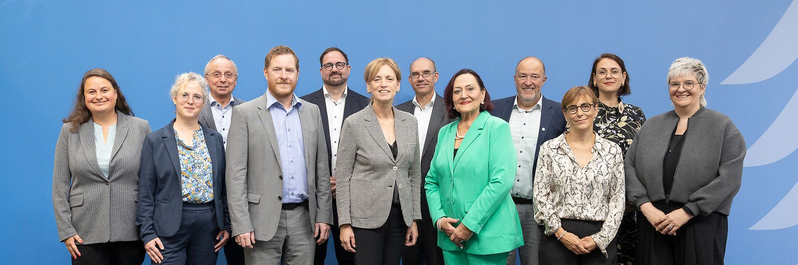 Gruppenbild der Altersberichskommission mit Karin Prien