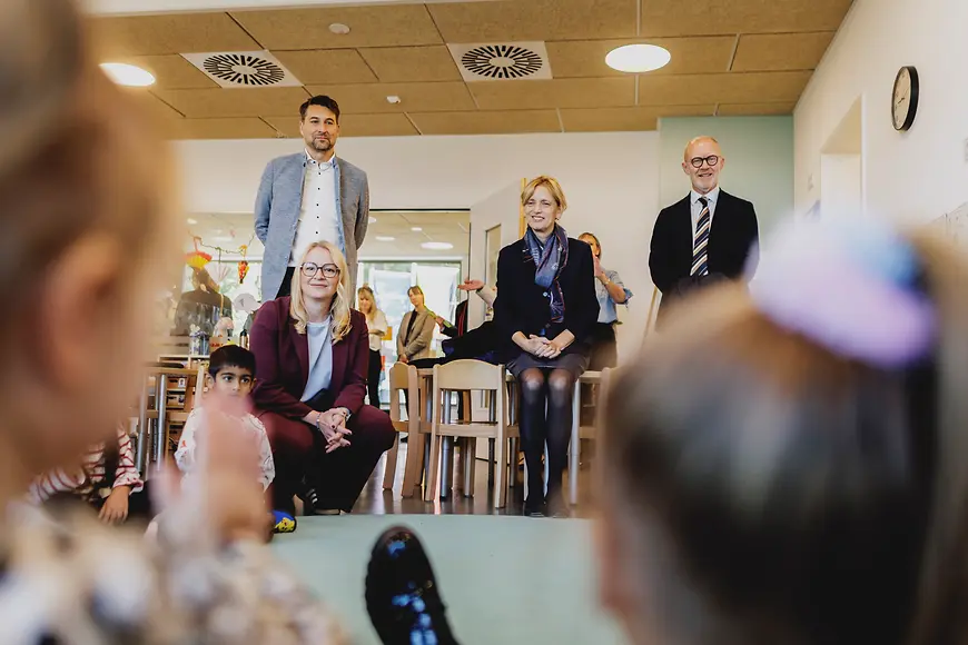 Bundesbildungsministerin Karin Prien und Ministerin Christine Streichert-Clivot in der Kita