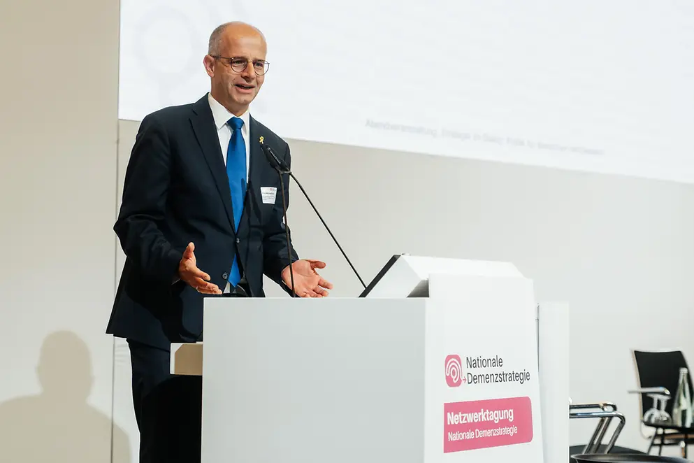 Michael Brand auf einem Podium 