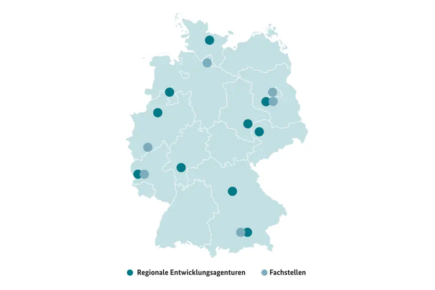 Grafik Deutschlandkarte mit hell- und dunkelblauen Punkten