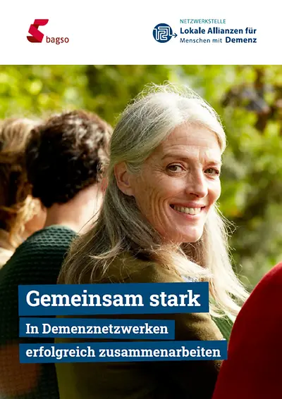 Titelseite der Broschüre "Gemeinsam stark - In Demenznetzwerken erfolgreich zusammenarbeiten"
