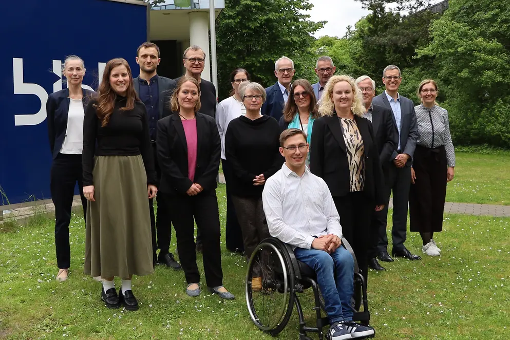 Teilnehmende der konstituierenden Sitzung des Begleitgremiums „Weiterbildungsmentoring“.