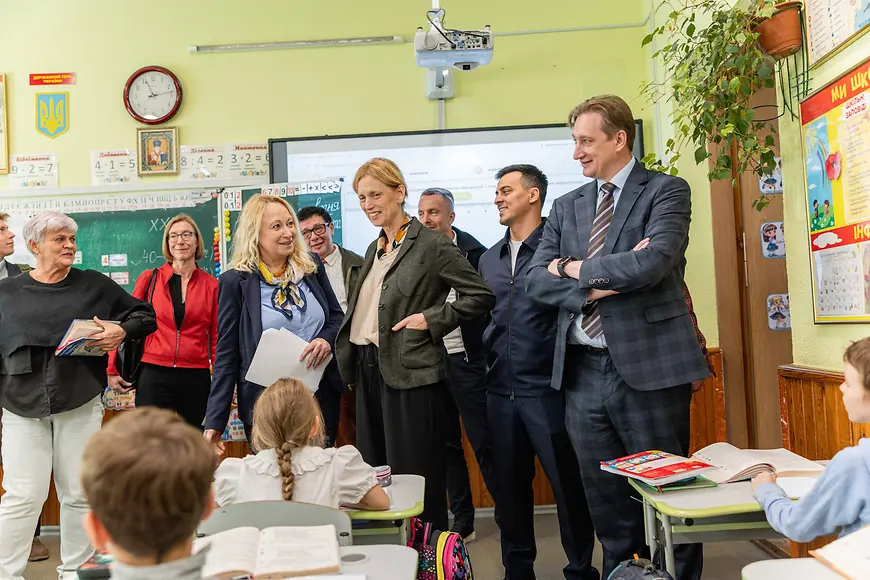 Gruppenfoto mit Karin Prien und Andriy Butenko 
