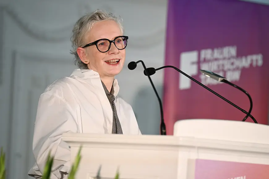 Petra Bahr hält eine Rede