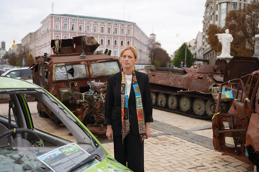Karin Prien auf dem Michaelsplatz in Kiew 