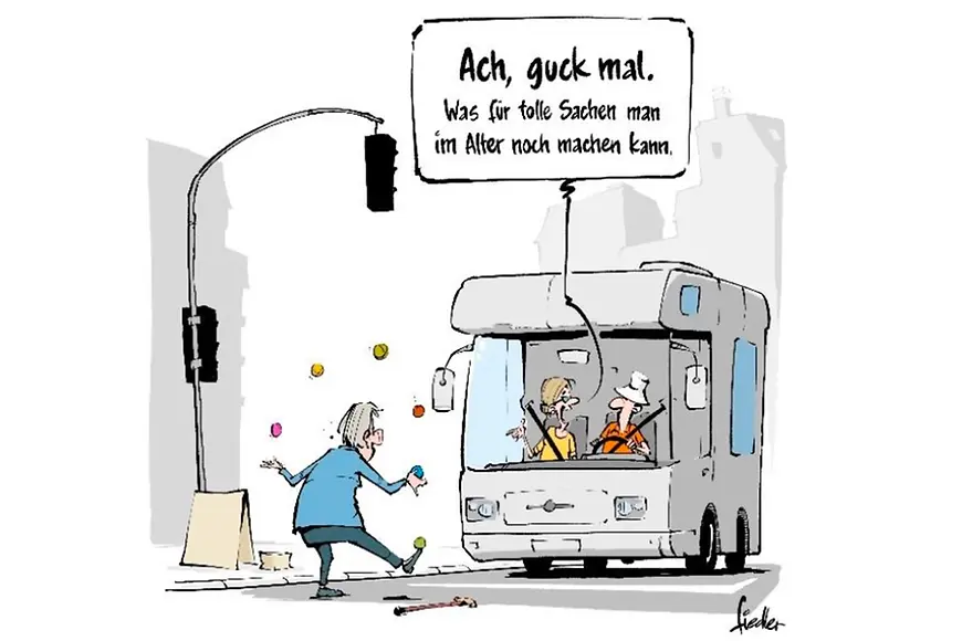 ein älterer Mann als Straßen-Jonglierer