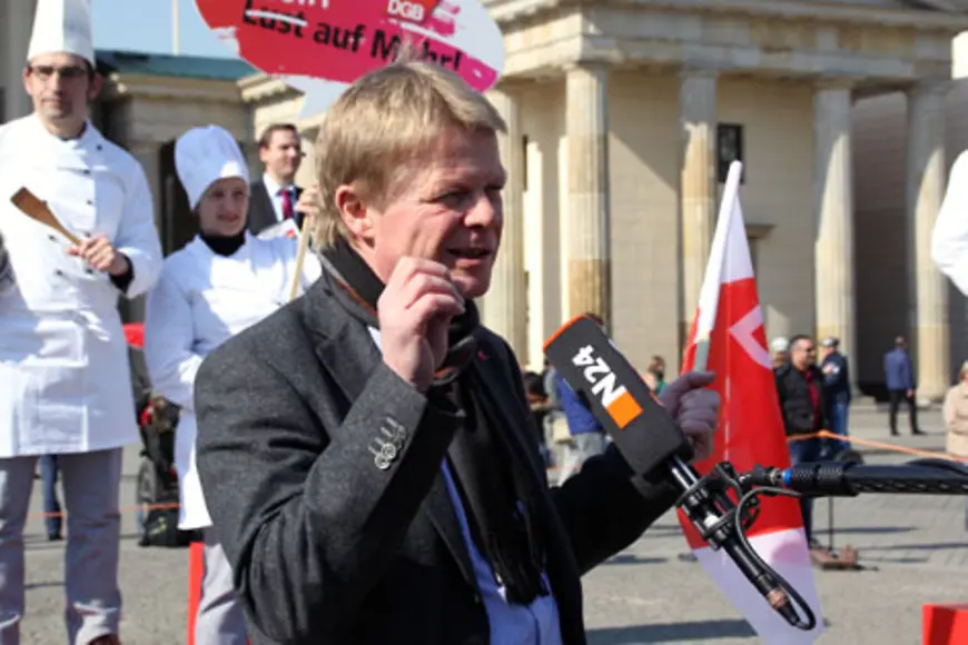 Reiner Hoffman in einer Interview-Situation