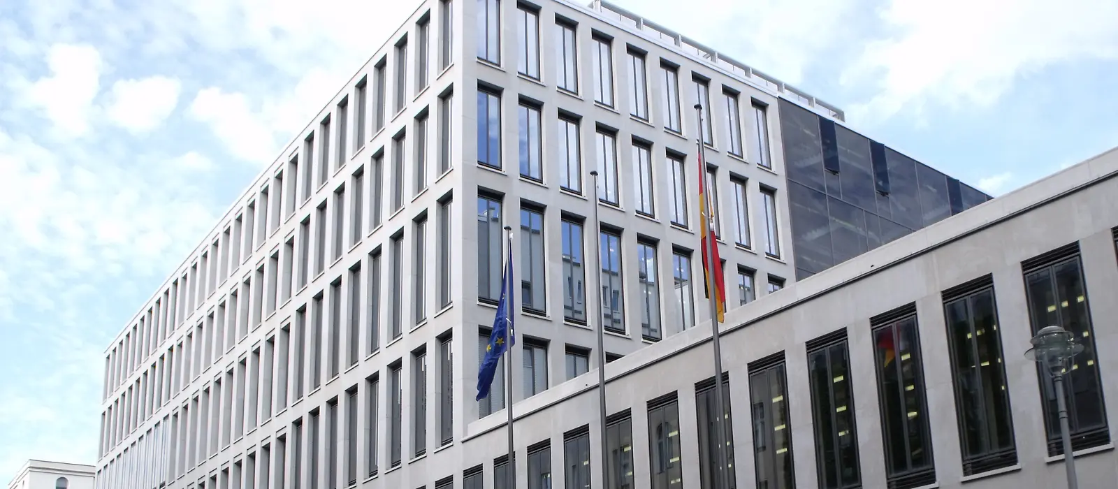 Fassade des neuen Bildungs- und Familienministeriums